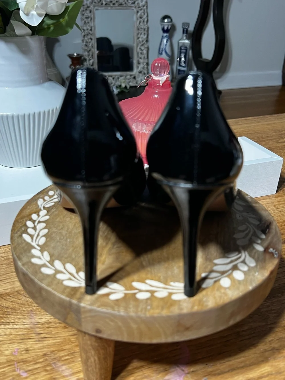 BLACK PATENT PEEP-TOE PUMPS